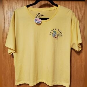 🍁 3/$30 NWT Jantzen Yellow Short Sleeve Tee with Decorative Embellishments